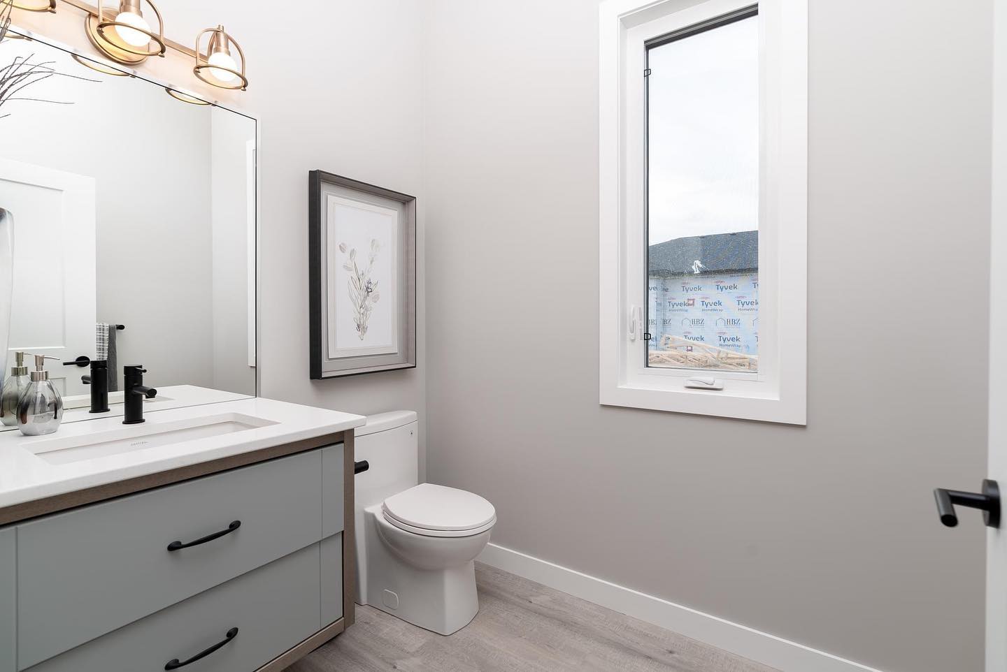 Even your powder room can feature two toned cabinets! It adds a little something to the simplicity of this room. Start customizing your home with Foxridge today.
