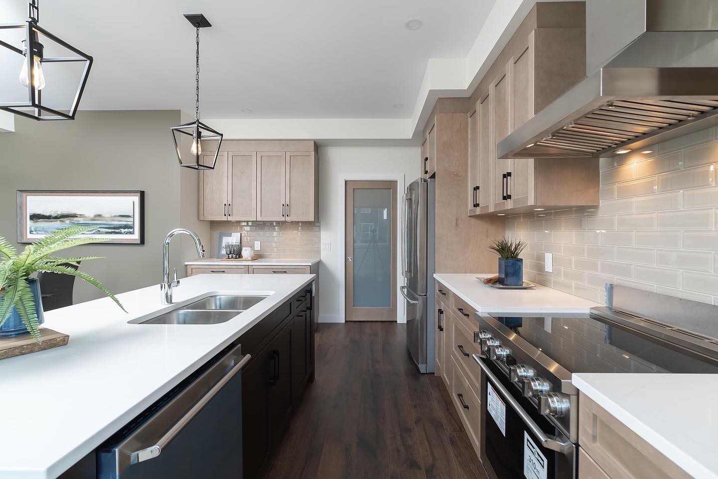 Kitchen views at 103 Valley Brook Road! The selections in this home create the perfect contrast.

Available for immediate possession - learn more through the link in our bio.